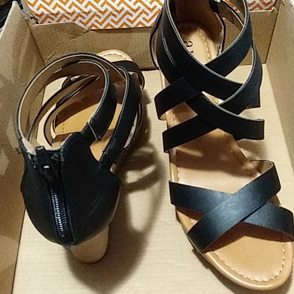 Shoes - Picture 2 of 4